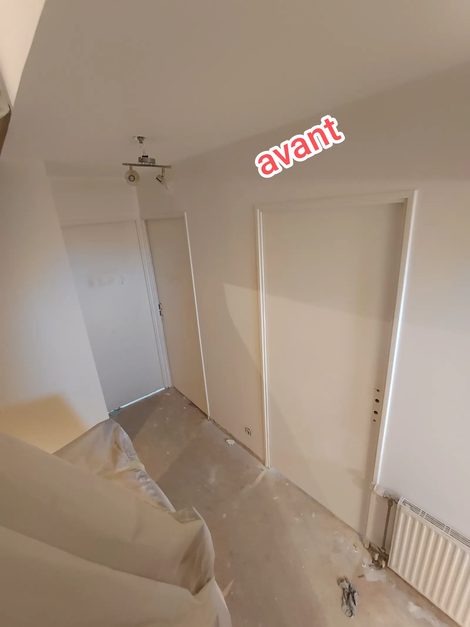 Avant peinture intérieure et pose parquet stratifié — couloir en cours de chantier, Eure 27