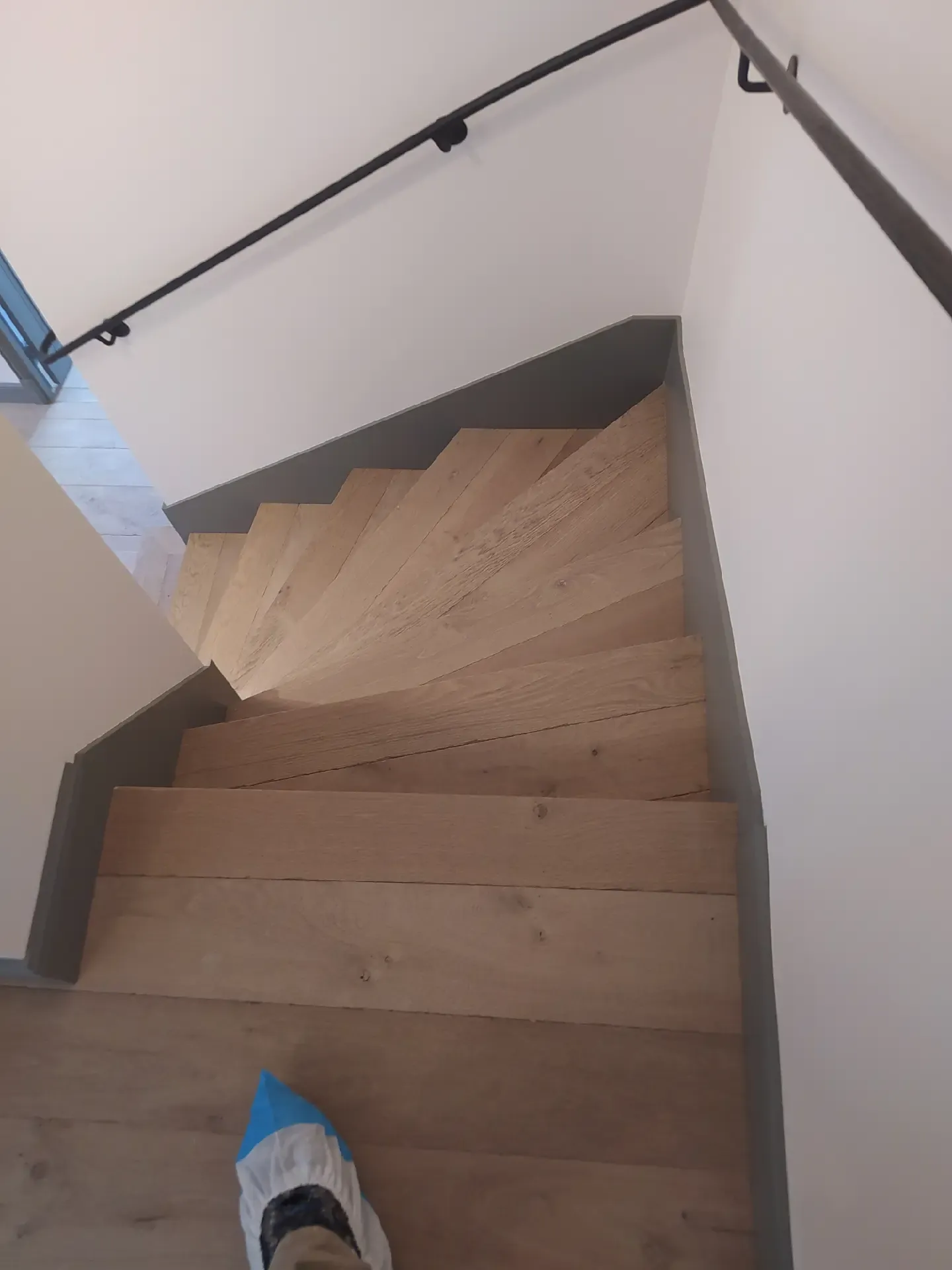 Habillage d'escalier moderne - Réalisation professionnelle par Mur Sol