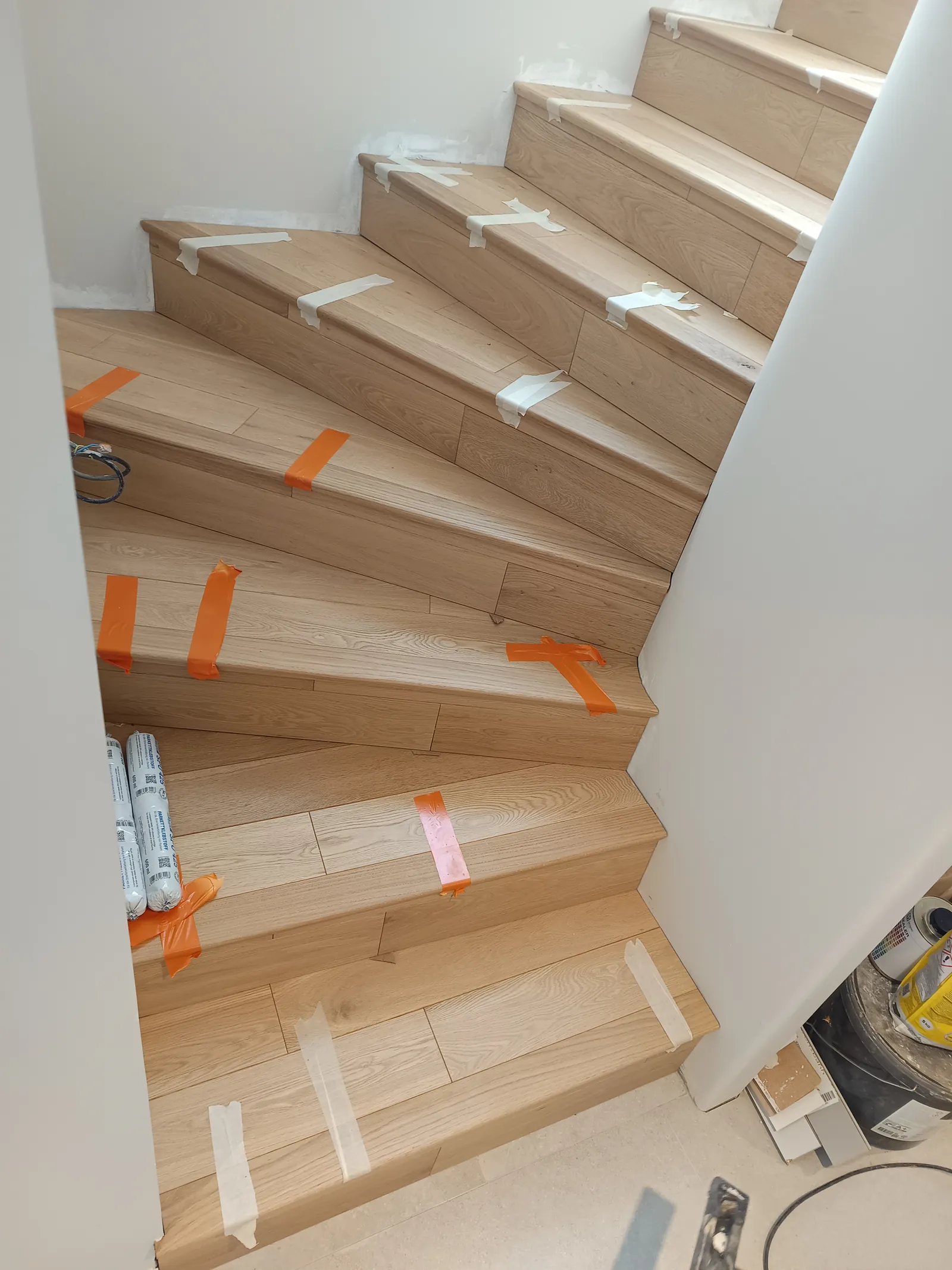 Après habillage escalier intérieur en parquet chêne massif — marches et contremarches, Eure 27